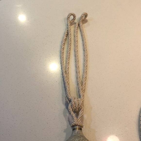 Pier 1 porcelain & rope off white & gold tassel - Picture 3 of 6